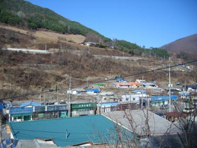 정선군 신동읍 예미리_안경다리 마을 전경(2009년 12월)